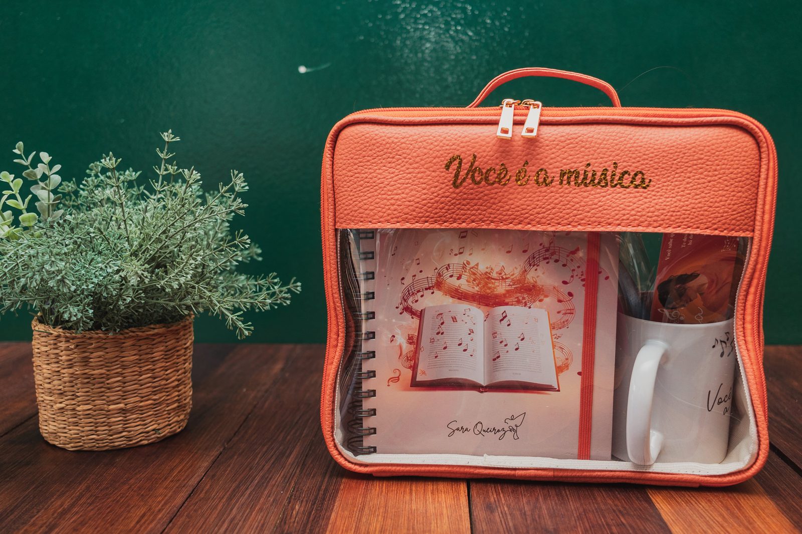 Kit devocional Você é a Música — nécessaire aberta
